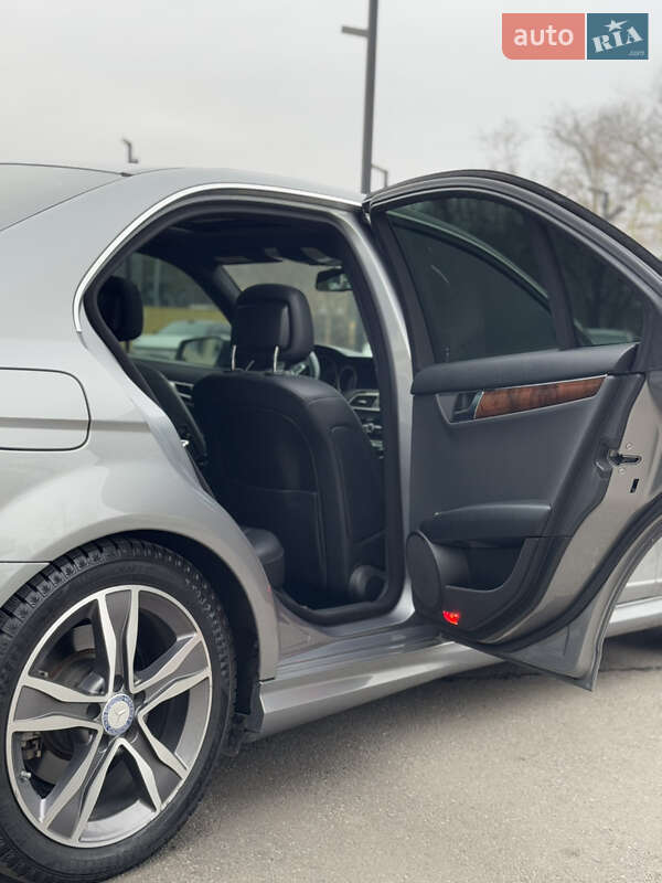 Седан Mercedes-Benz C-Class 2014 в Днепре