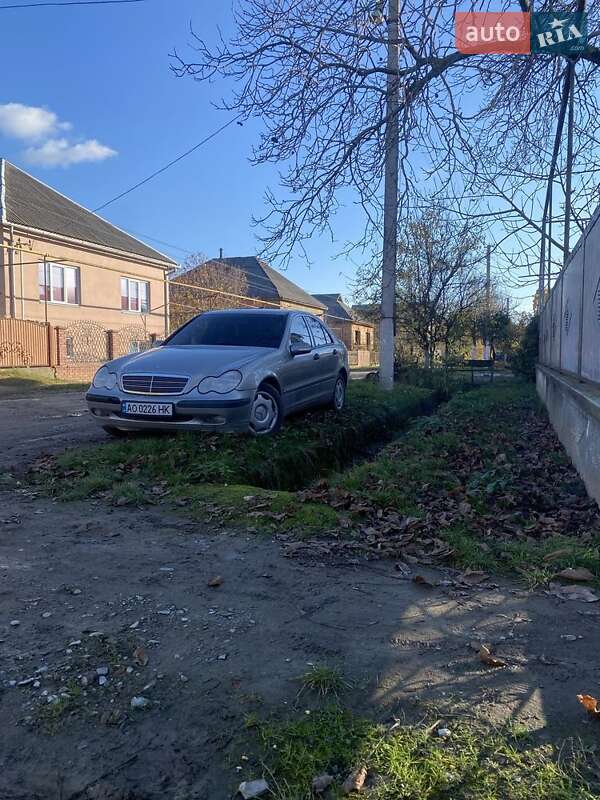 Mercedes-Benz C-Class 2003