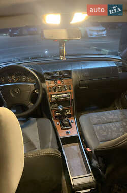 Седан Mercedes-Benz C-Class 1995 в Коростене