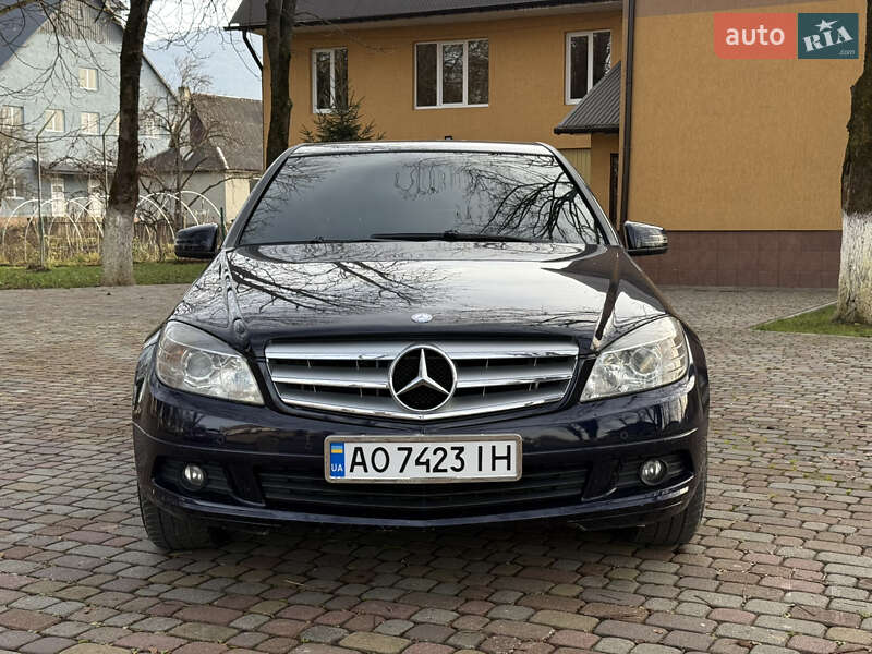 Седан Mercedes-Benz C-Class 2010 в Тячеве