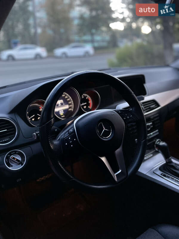 Седан Mercedes-Benz C-Class 2013 в Киеве