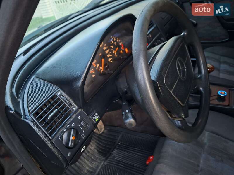 Седан Mercedes-Benz C-Class 1994 в Чернівцях фото 32 Седан Mercedes-Benz C-Class 1994 в Чернівцях