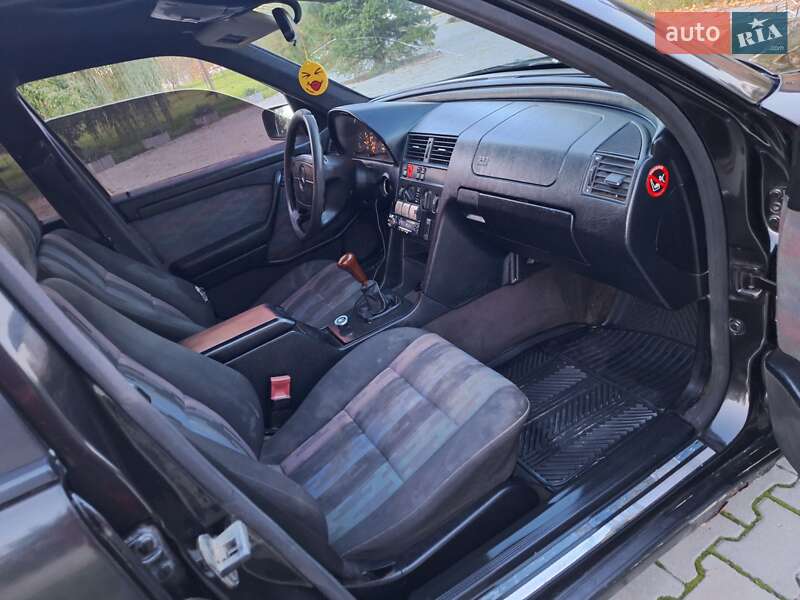 Седан Mercedes-Benz C-Class 1994 в Чернівцях фото 27 Седан Mercedes-Benz C-Class 1994 в Чернівцях