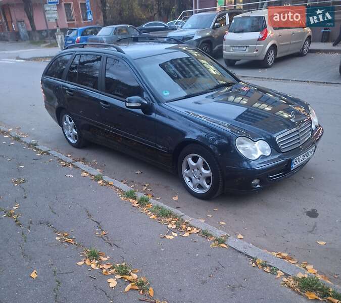 Mercedes-Benz C-Class 2004 Mercedes-Benz C-Class 2004