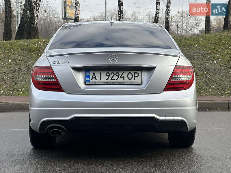 Седан Mercedes-Benz C-Class 2011 в Киеве