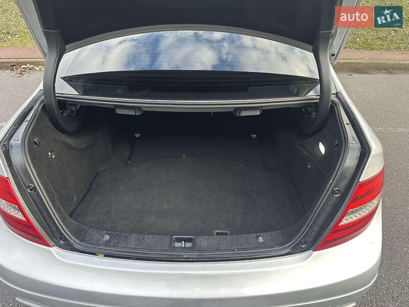 Седан Mercedes-Benz C-Class 2011 в Киеве
