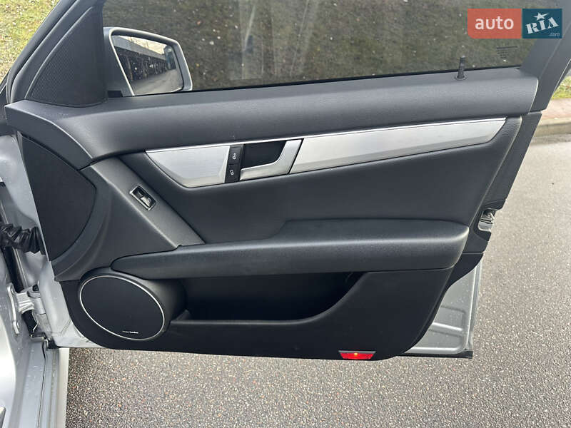 Седан Mercedes-Benz C-Class 2011 в Киеве