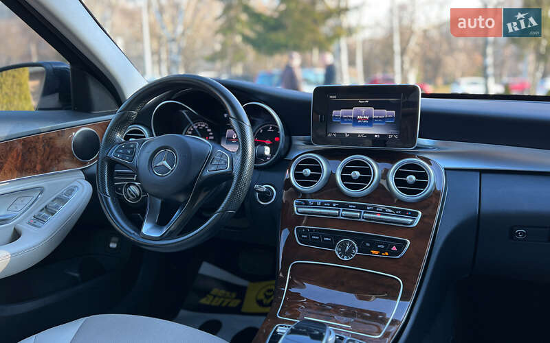 Седан Mercedes-Benz C-Class 2015 в Львове