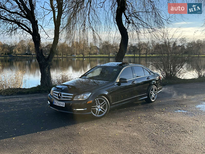 Седан Mercedes-Benz C-Class 2012 в Ровно