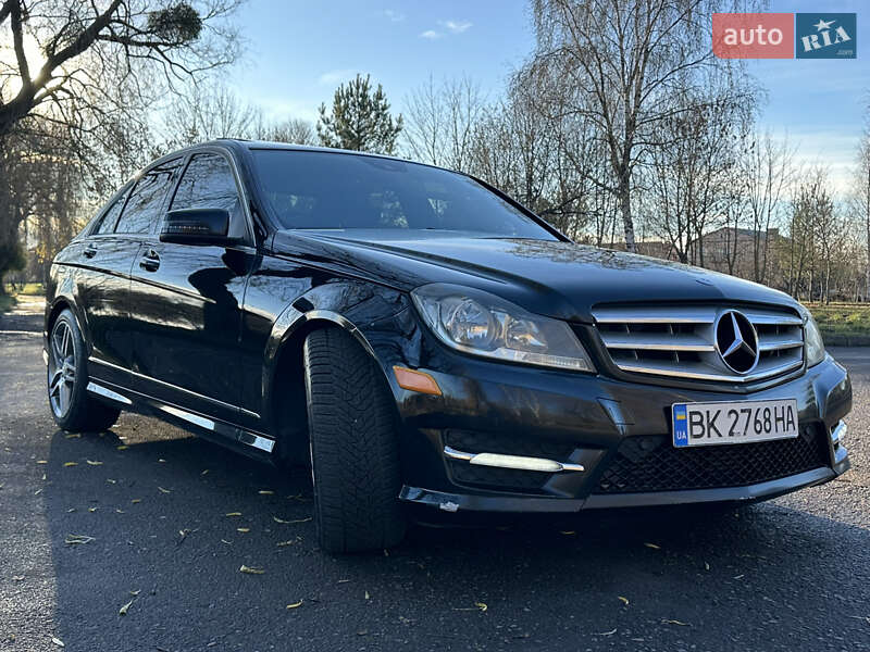Седан Mercedes-Benz C-Class 2012 в Ровно