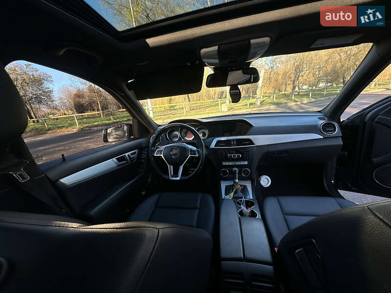 Седан Mercedes-Benz C-Class 2012 в Ровно