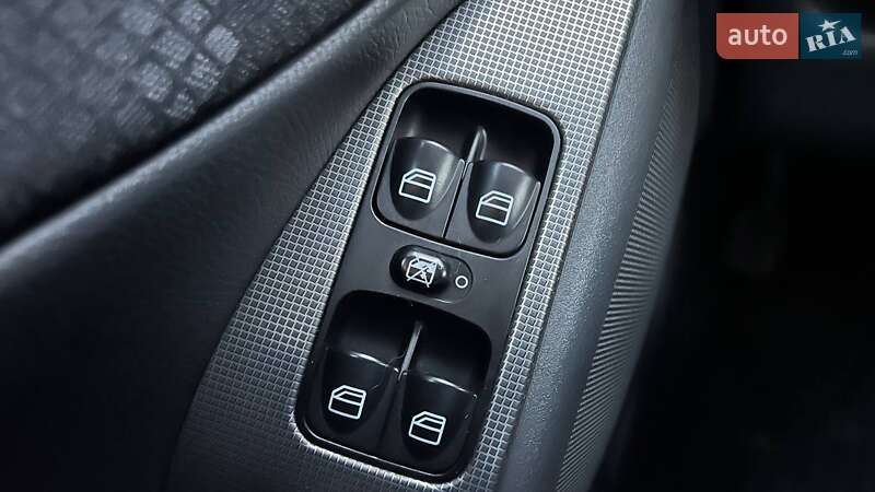 Универсал Mercedes-Benz C-Class 2004 в Киеве