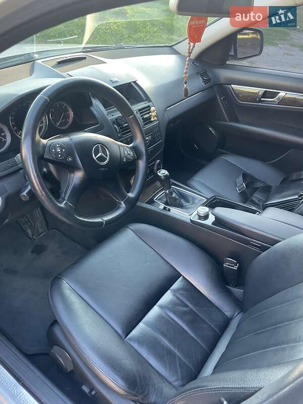 Седан Mercedes-Benz C-Class 2007 в Смеле