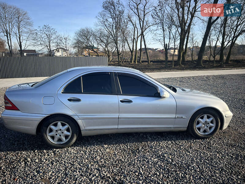 Седан Mercedes-Benz C-Class 2002 в Львове