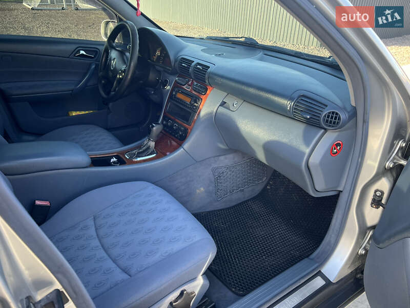Седан Mercedes-Benz C-Class 2002 в Львове