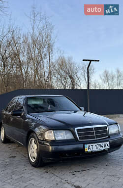 Седан Mercedes-Benz C-Class 1994 в Черновцах
