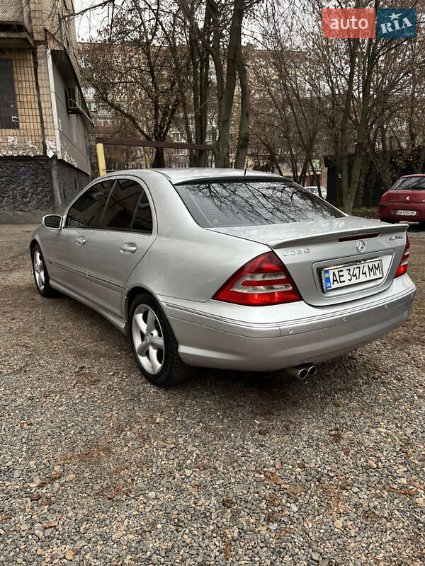 Седан Mercedes-Benz C-Class 2005 в Кривом Роге