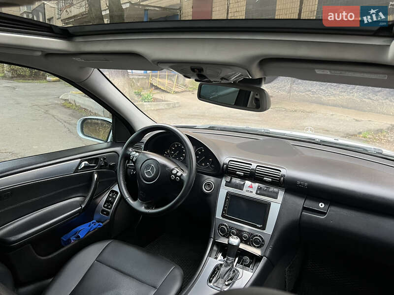 Седан Mercedes-Benz C-Class 2005 в Кривом Роге