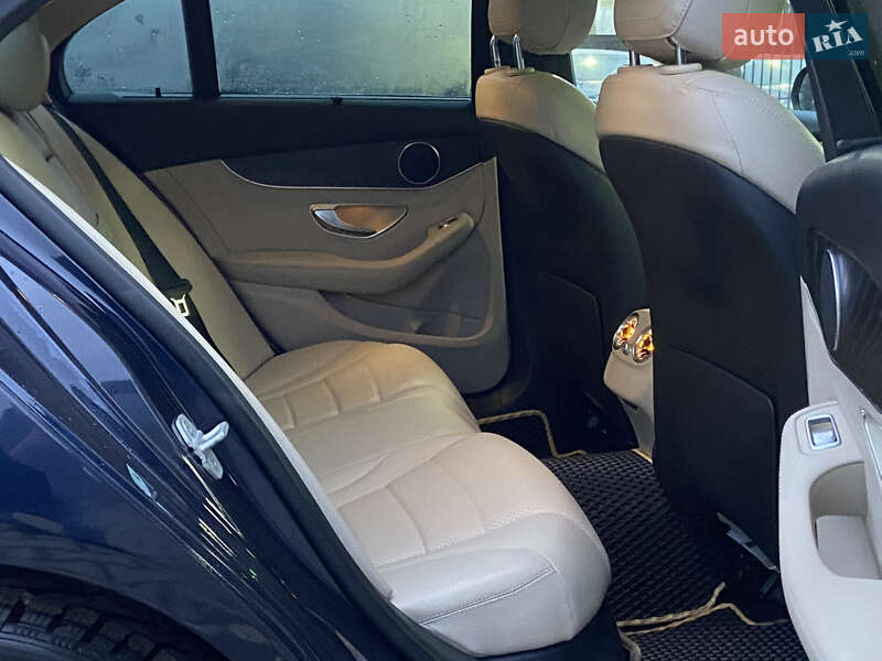 Седан Mercedes-Benz C-Class 2015 в Львові