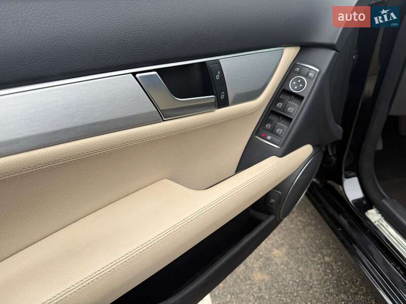 Седан Mercedes-Benz C-Class 2011 в Киеве