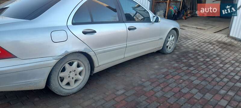 Седан Mercedes-Benz C-Class 2001 в Чернівцях