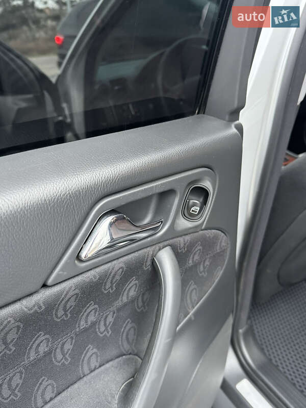 Седан Mercedes-Benz C-Class 2001 в Виннице