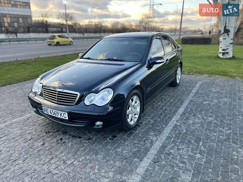 Седан Mercedes-Benz C-Class 2006 в Дніпрі