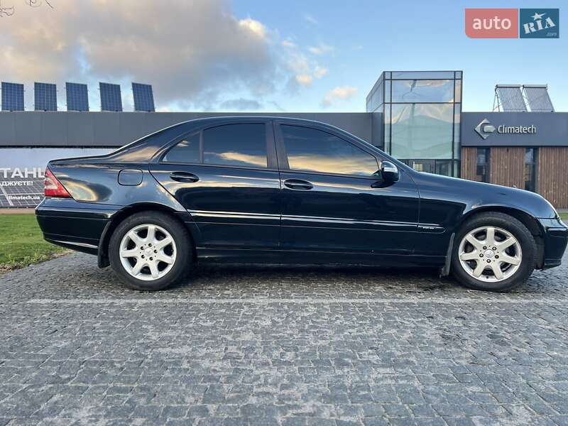 Седан Mercedes-Benz C-Class 2006 в Дніпрі