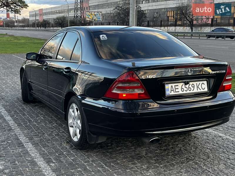 Седан Mercedes-Benz C-Class 2006 в Дніпрі