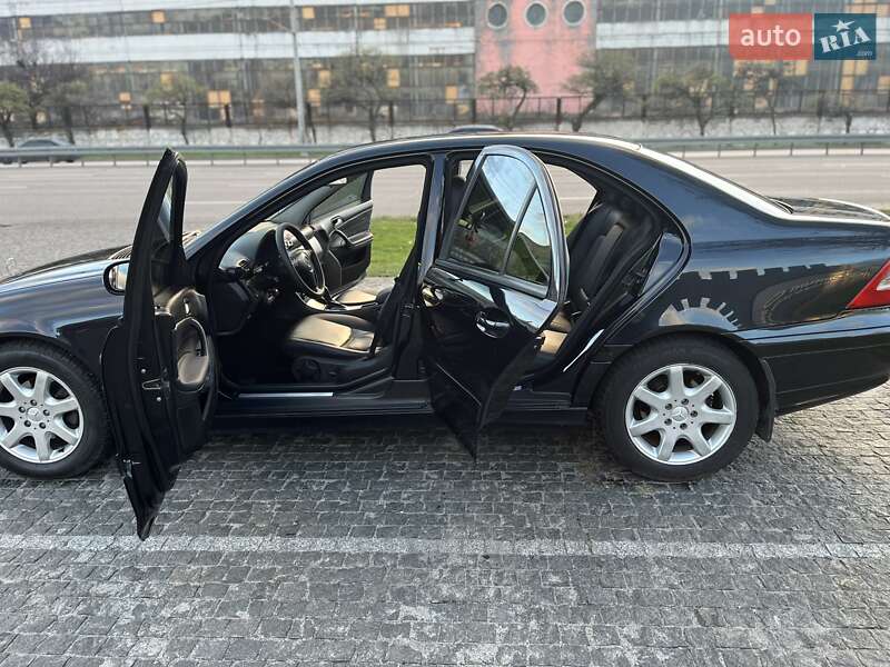 Седан Mercedes-Benz C-Class 2006 в Дніпрі