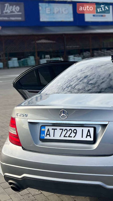 Седан Mercedes-Benz C-Class 2011 в Киеве