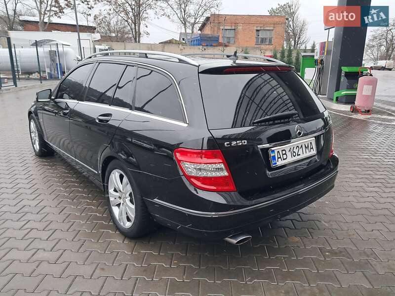 Універсал Mercedes-Benz C-Class 2010 в Могилів-Подільському