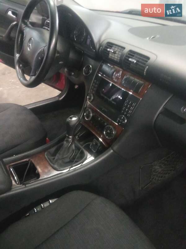 Универсал Mercedes-Benz C-Class 2006 в Радомышле