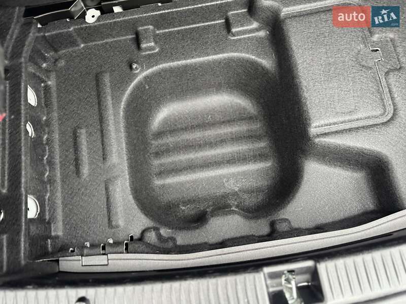 Седан Mercedes-Benz C-Class 2019 в Києві фото 25 Седан Mercedes-Benz C-Class 2019 в Києві