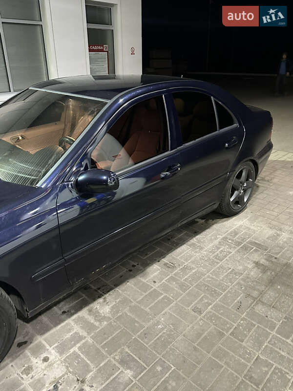Седан Mercedes-Benz C-Class 2000 в Дніпрі