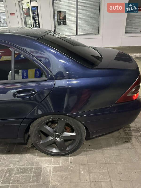 Седан Mercedes-Benz C-Class 2000 в Дніпрі