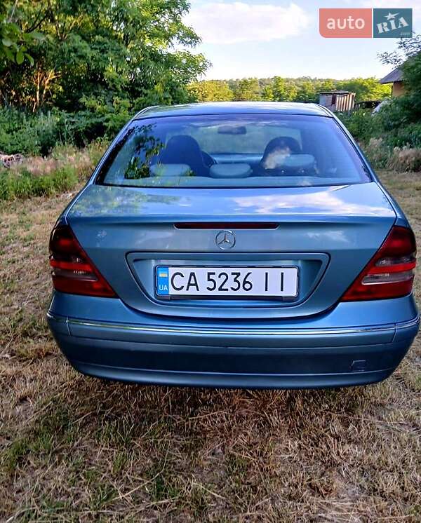 Седан Mercedes-Benz C-Class 2002 в Саврани