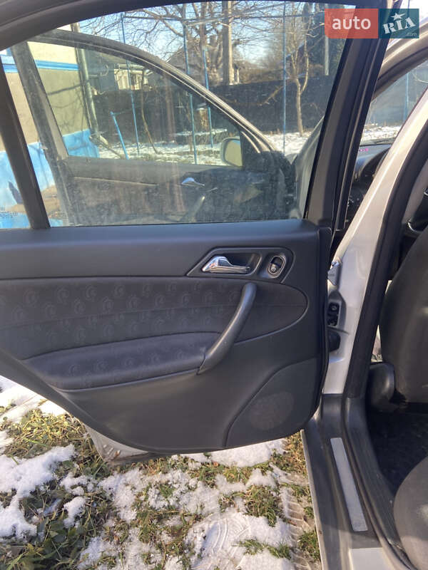 Седан Mercedes-Benz C-Class 2002 в Кицмани