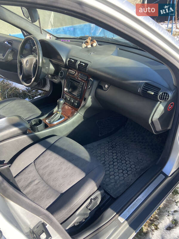 Седан Mercedes-Benz C-Class 2002 в Кицмани