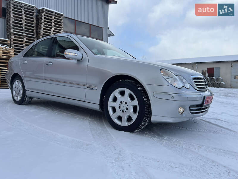 Седан Mercedes-Benz C-Class 2005 в Надвірній