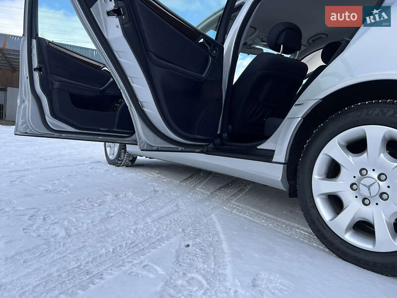 Седан Mercedes-Benz C-Class 2005 в Надвірній