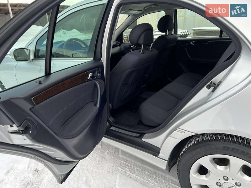 Седан Mercedes-Benz C-Class 2005 в Надвірній