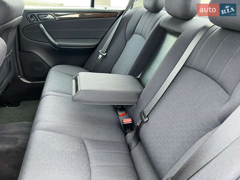 Седан Mercedes-Benz C-Class 2005 в Надвірній