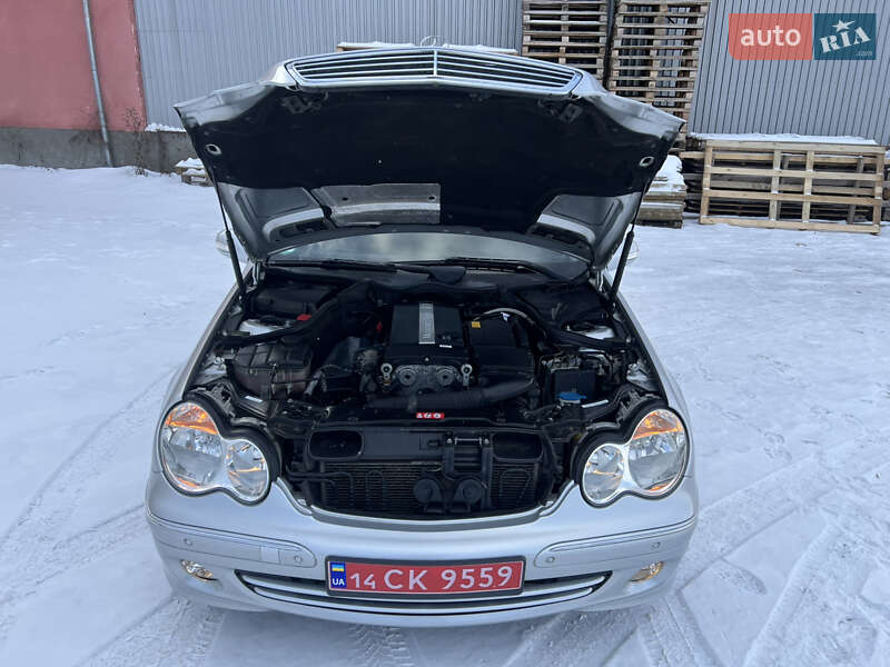 Седан Mercedes-Benz C-Class 2005 в Надвірній