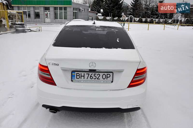 Седан Mercedes-Benz C-Class 2014 в Львові