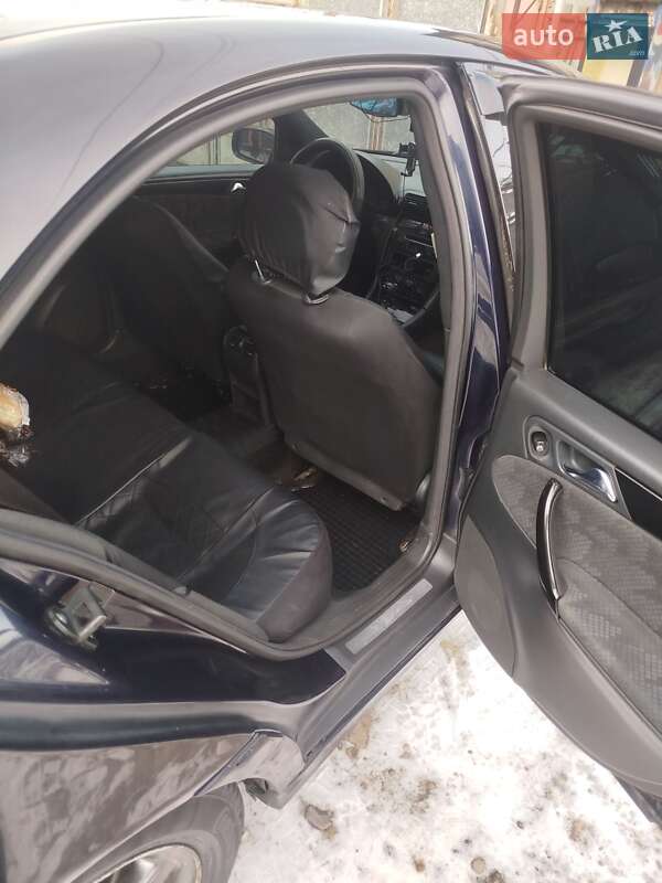 Седан Mercedes-Benz C-Class 2001 в Чернівцях