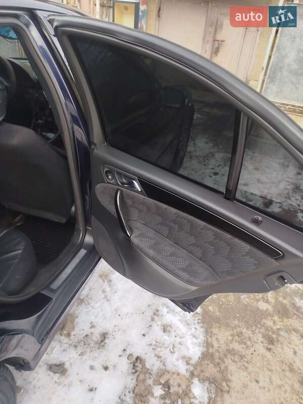 Седан Mercedes-Benz C-Class 2001 в Чернівцях