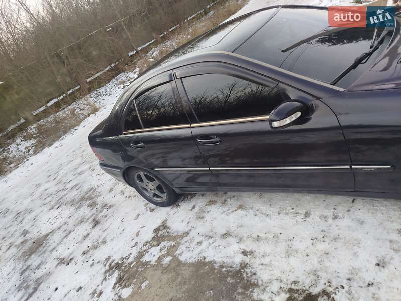Седан Mercedes-Benz C-Class 2001 в Чернівцях