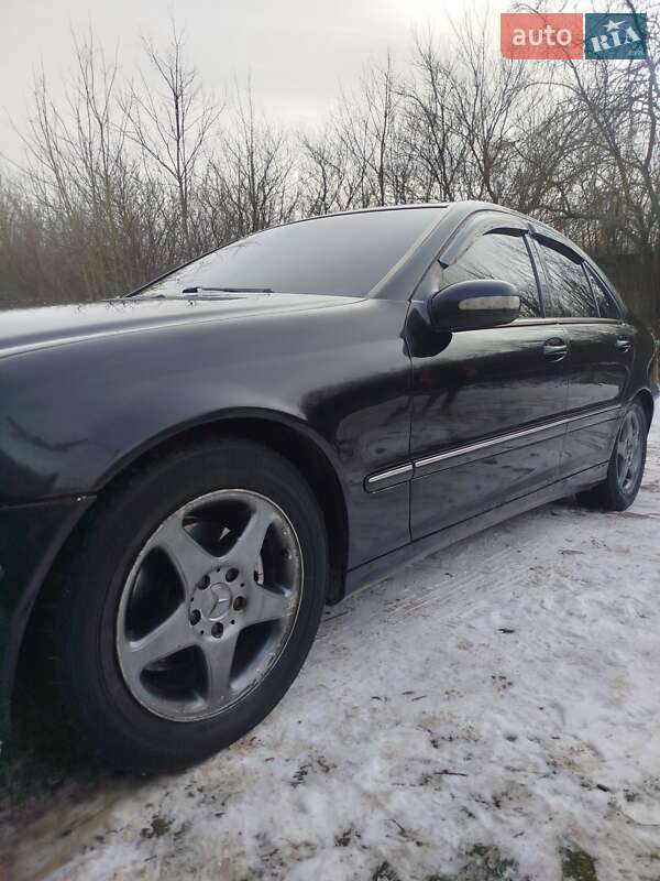 Седан Mercedes-Benz C-Class 2001 в Чернівцях