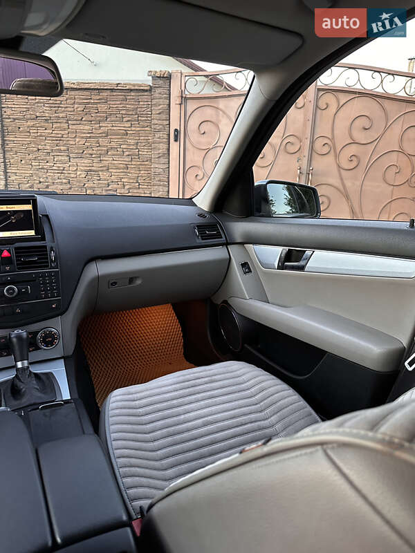 Седан Mercedes-Benz C-Class 2007 в Запорожье